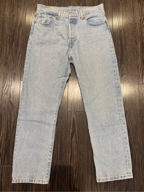Levi’s 501 Light Blue Jeans - size W29 L26